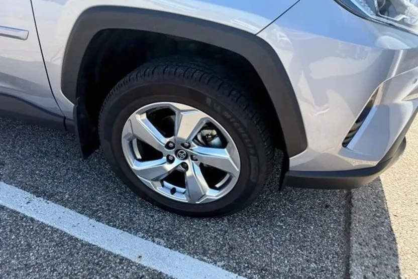 2021 Toyota RAV4 Hybrid Limited photo 1