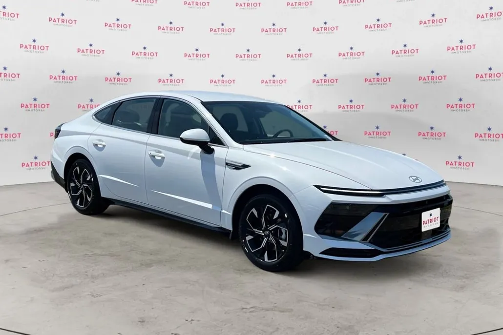2025 Hyundai Sonata SEL photo 1