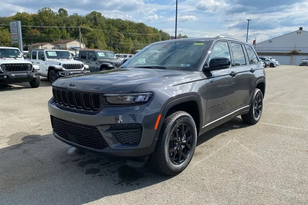 2025 Jeep Grand Cherokee Altitude photo 1