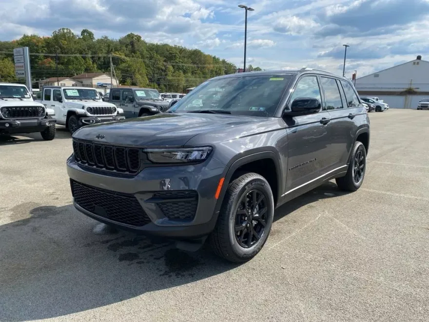 2025 Jeep Grand Cherokee Altitude photo 1