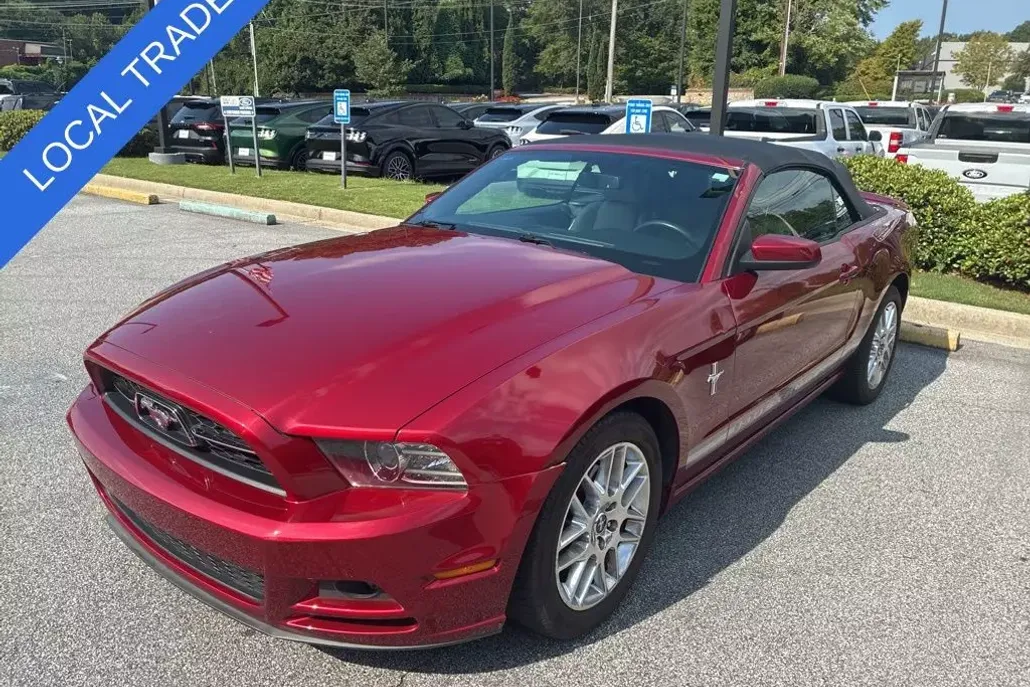 2014 Ford Mustang V6 Premium photo 1