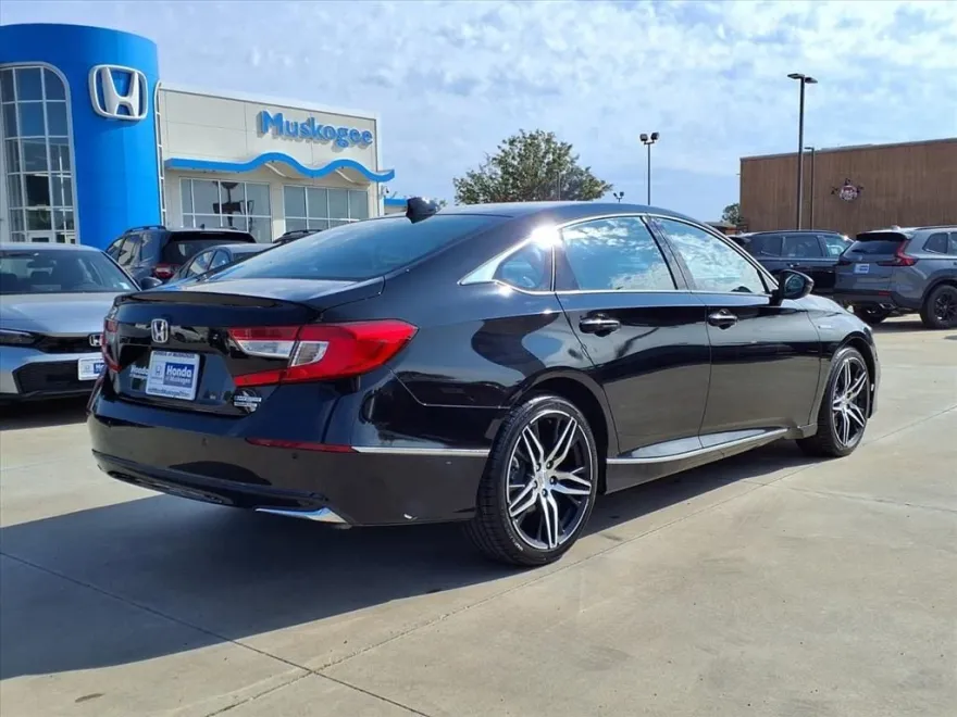 2022 Honda Accord Hybrid Touring photo 1