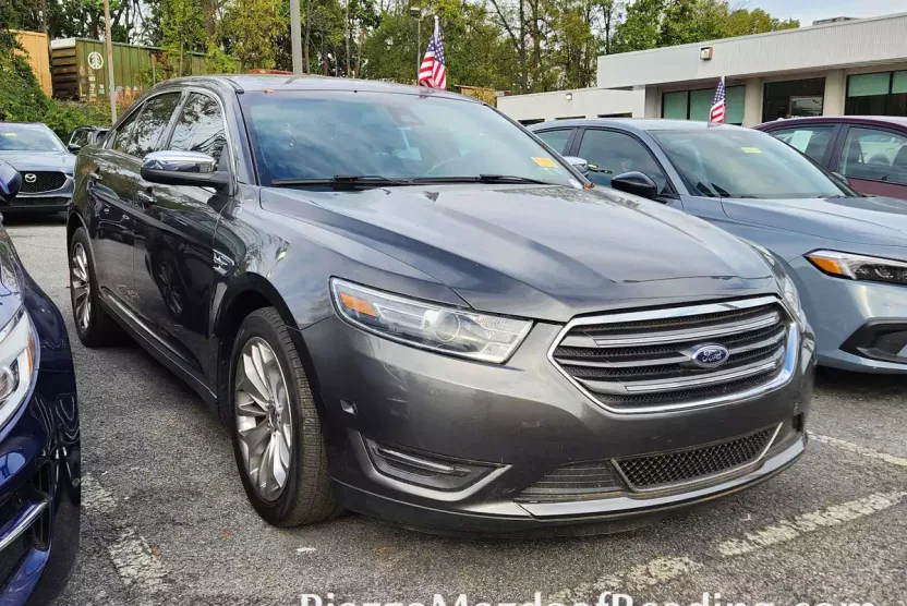 2017 Ford Taurus Limited photo 1