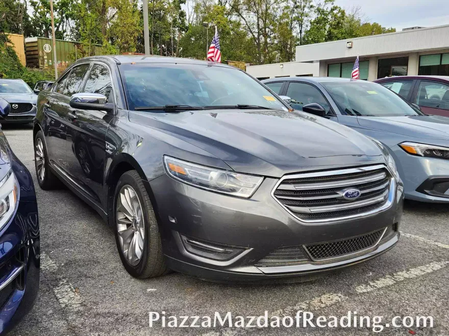 2017 Ford Taurus Limited photo 1