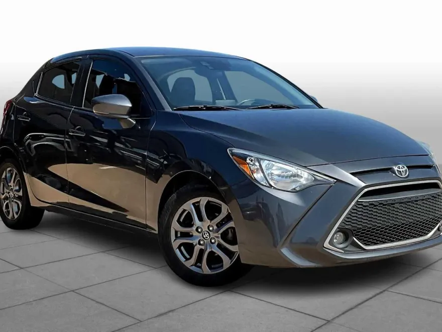 2020 Toyota Yaris LE photo 1
