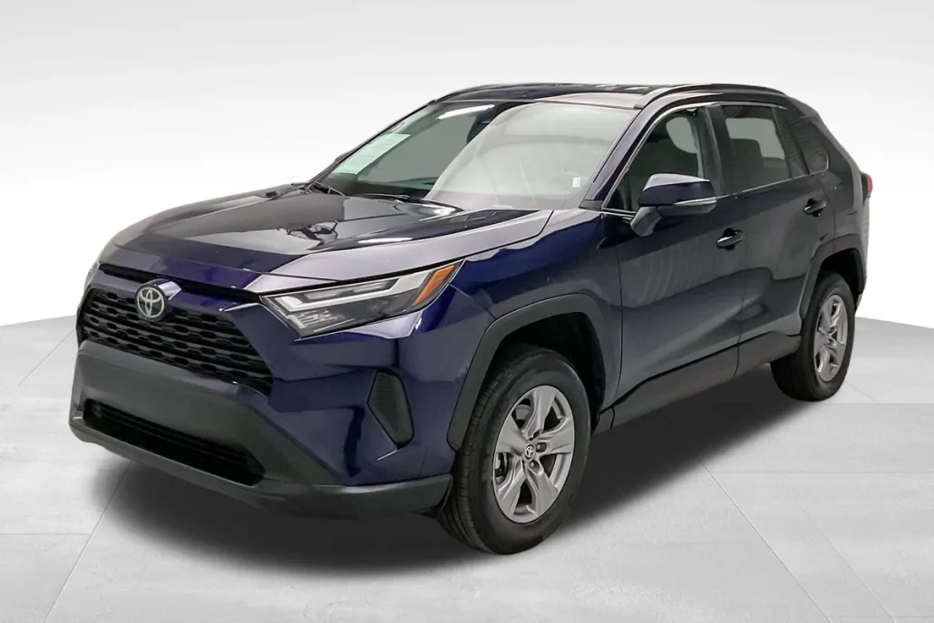 2024 Toyota RAV4 XLE photo 1