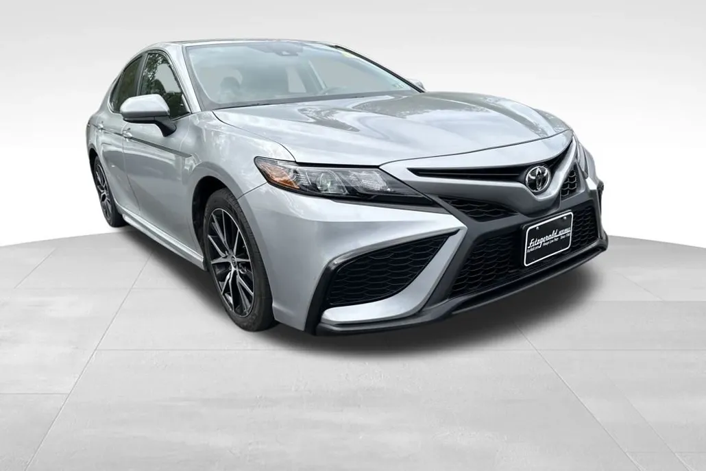 2021 Toyota Camry SE photo 1
