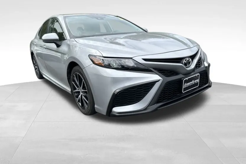 2021 Toyota Camry SE photo 1