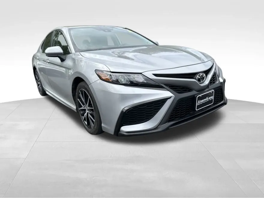 2021 Toyota Camry SE photo 1