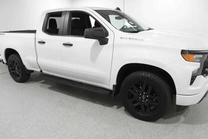 2023 Chevrolet Silverado 1500 Custom photo 1
