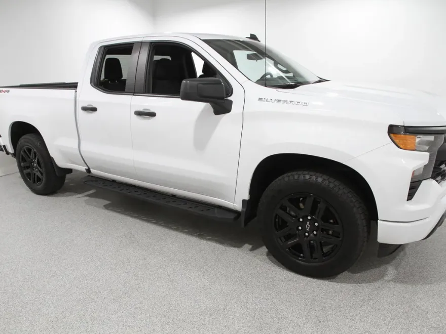 2023 Chevrolet Silverado 1500 Custom photo 1