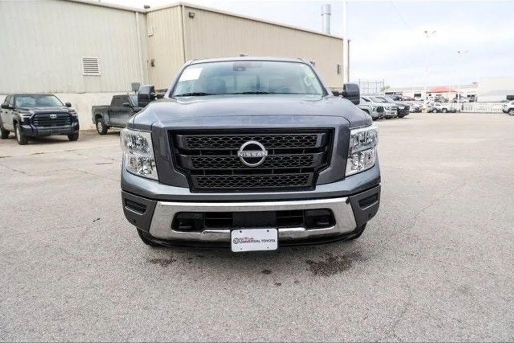 2024 Nissan Titan SV photo 1