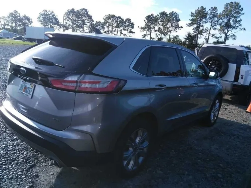 2022 Ford Edge Titanium photo 1