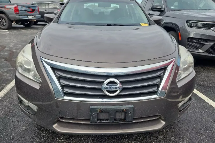 2015 Nissan Altima 2.5 SV photo 1
