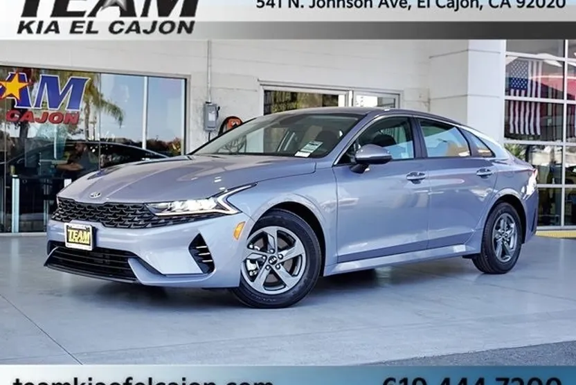 2021 Kia K5 LX photo 1