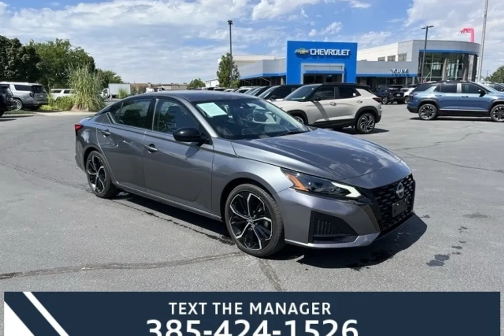 2023 Nissan Altima 2.5 SR photo 1