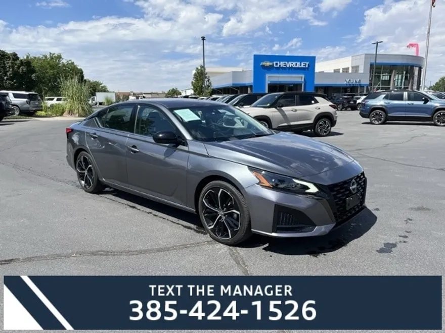 2023 Nissan Altima 2.5 SR photo 1