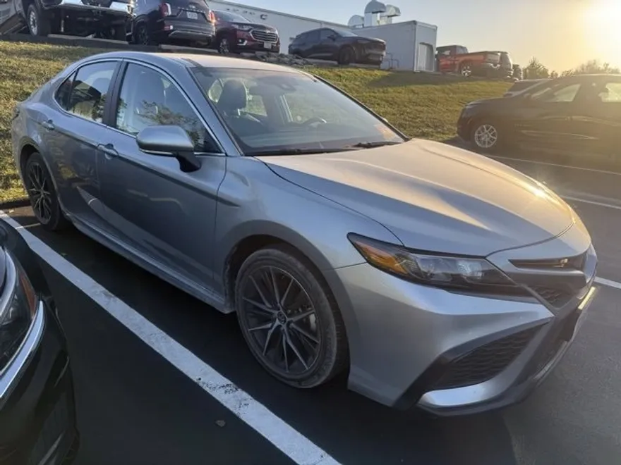 2024 Toyota Camry SE photo 1