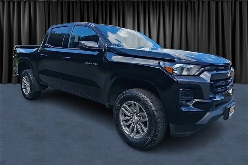 2023 Chevrolet Colorado LT photo 1