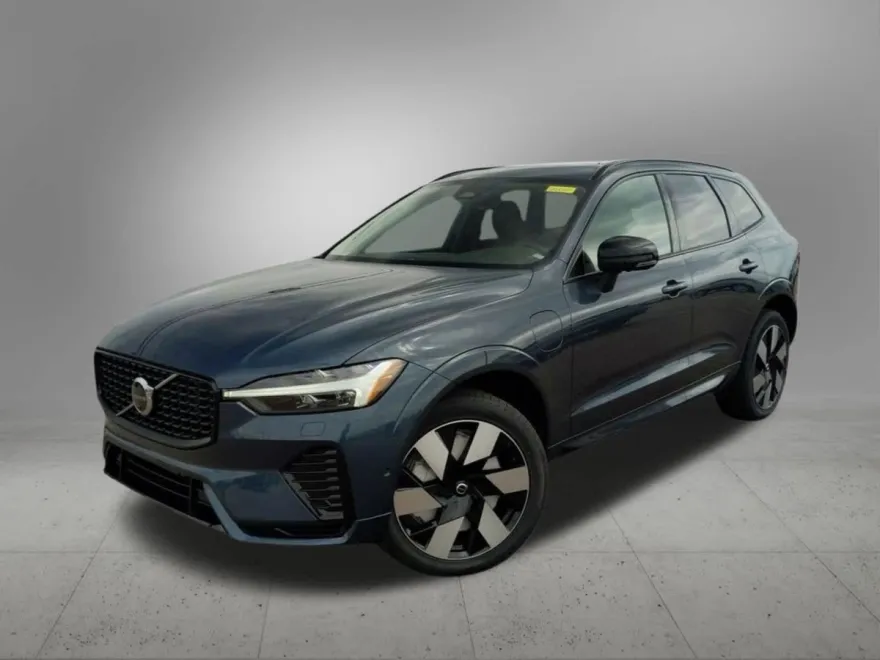 2025 Volvo XC60 Hybrid T8 Plus photo 1
