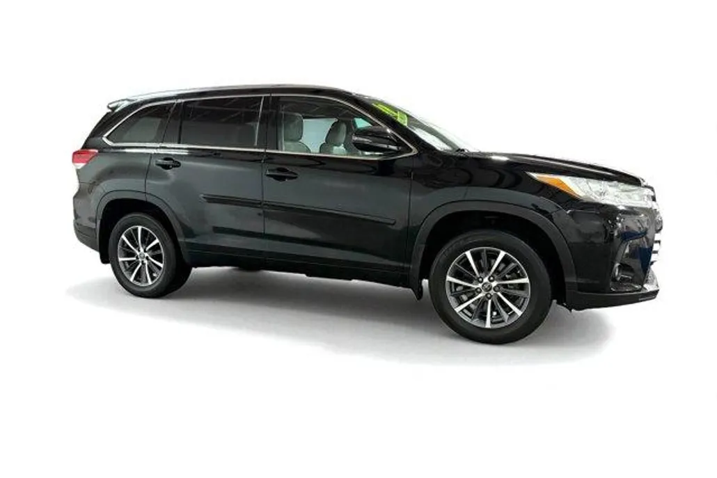 2018 Toyota Highlander SE photo 1