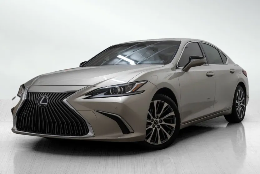 2019 Lexus ES 300h photo 1