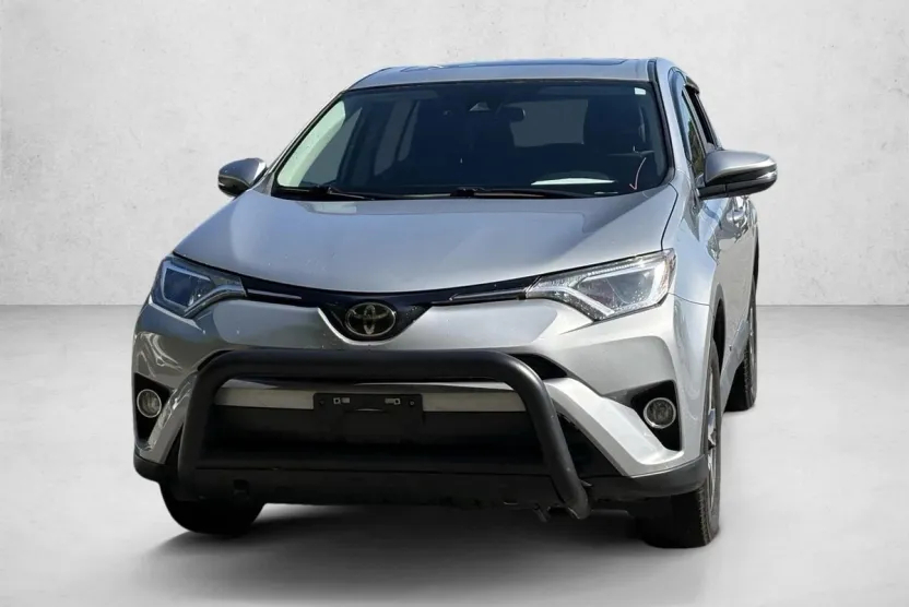 2018 Toyota RAV4 XLE photo 1