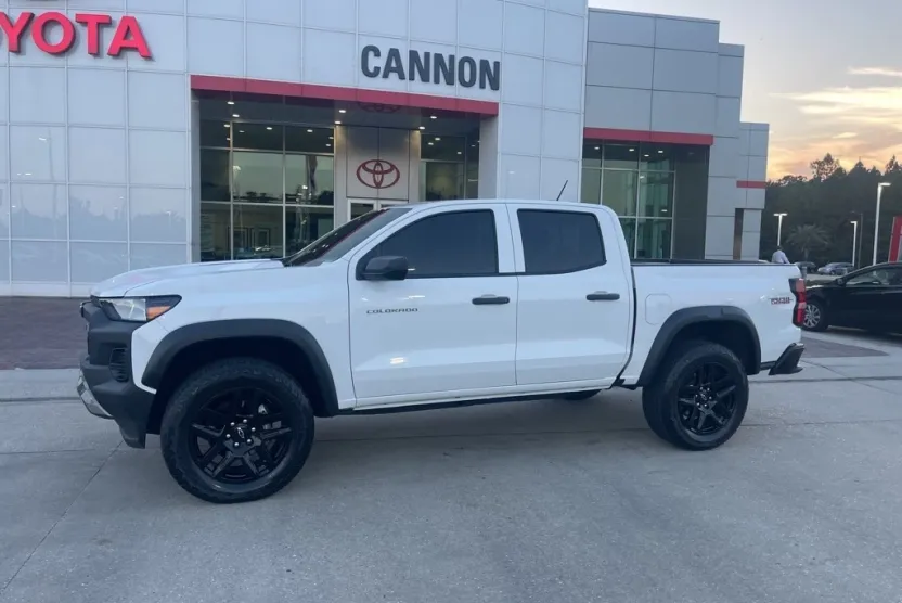 2023 Chevrolet Colorado Trail Boss photo 1
