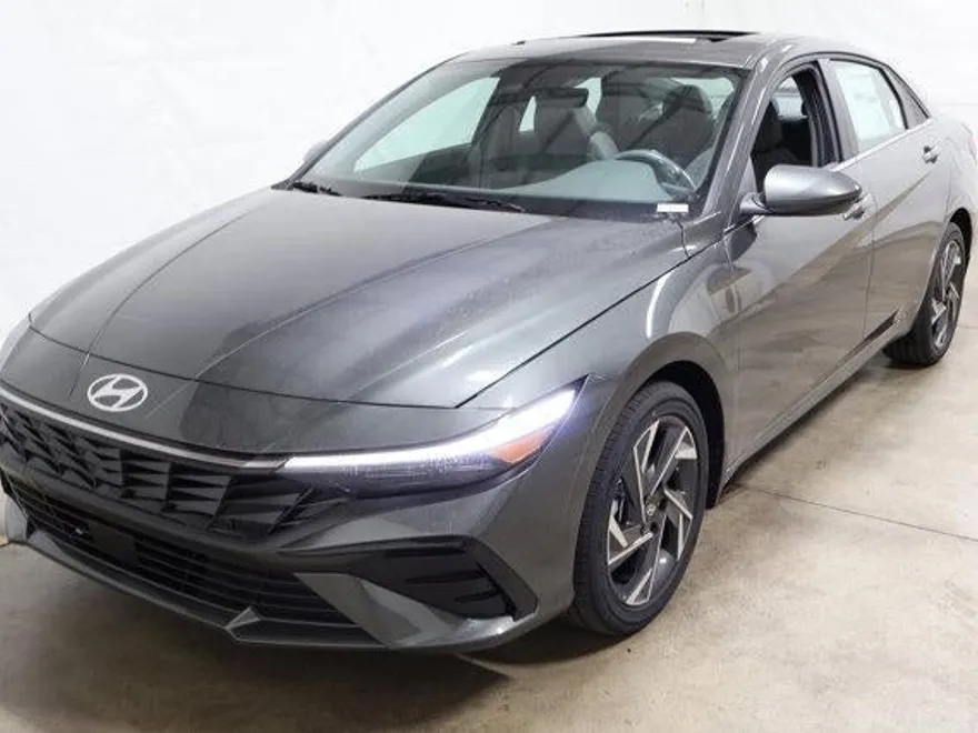 2025 Hyundai Elantra SEL Convenience photo 1