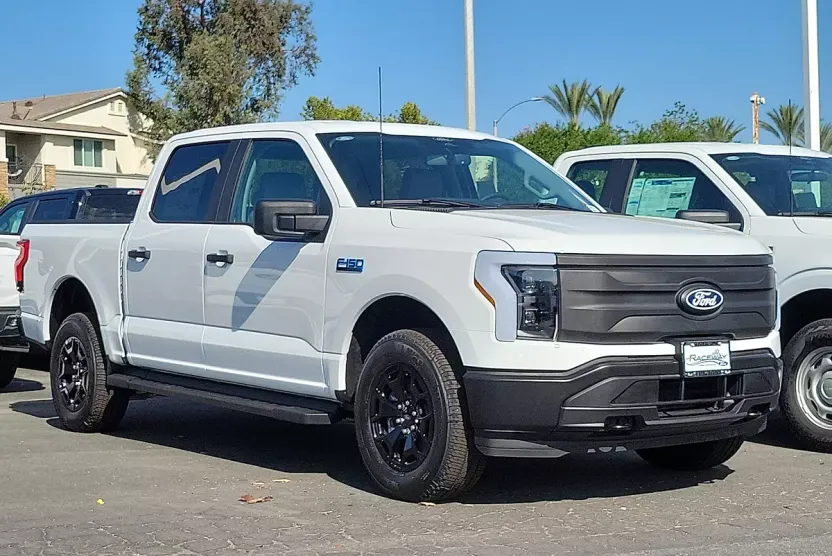 2025 Ford F-150 Lightning photo 1