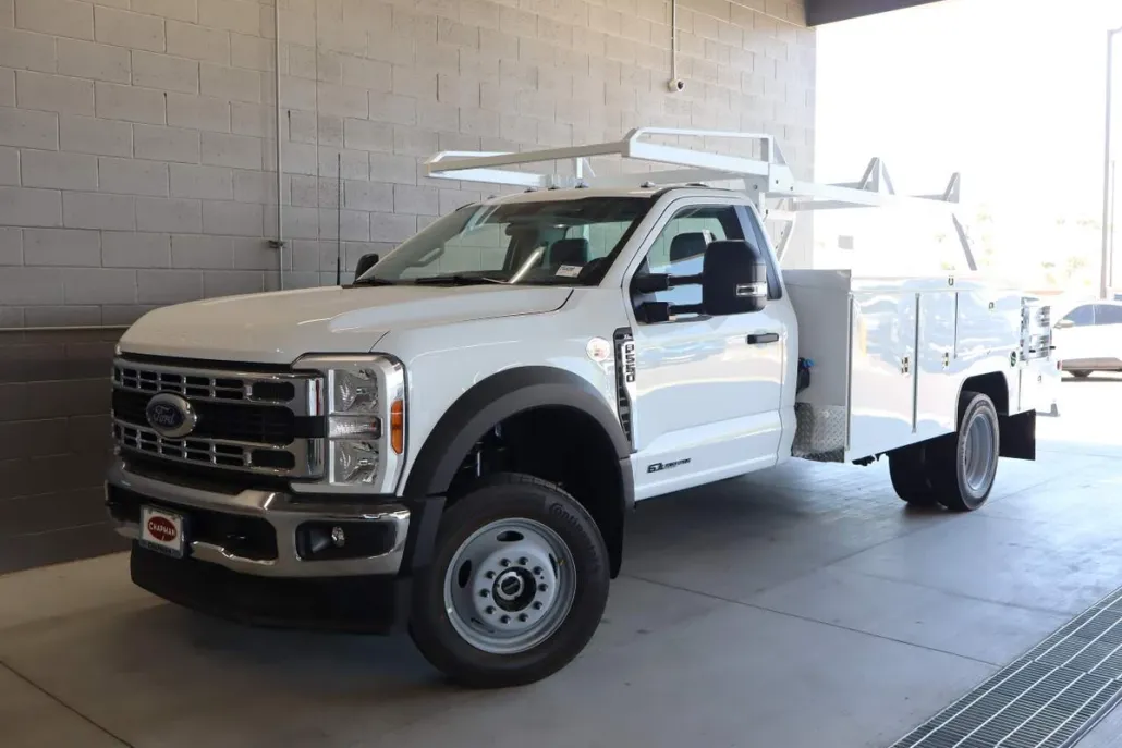 2025 Ford F-550 photo 1