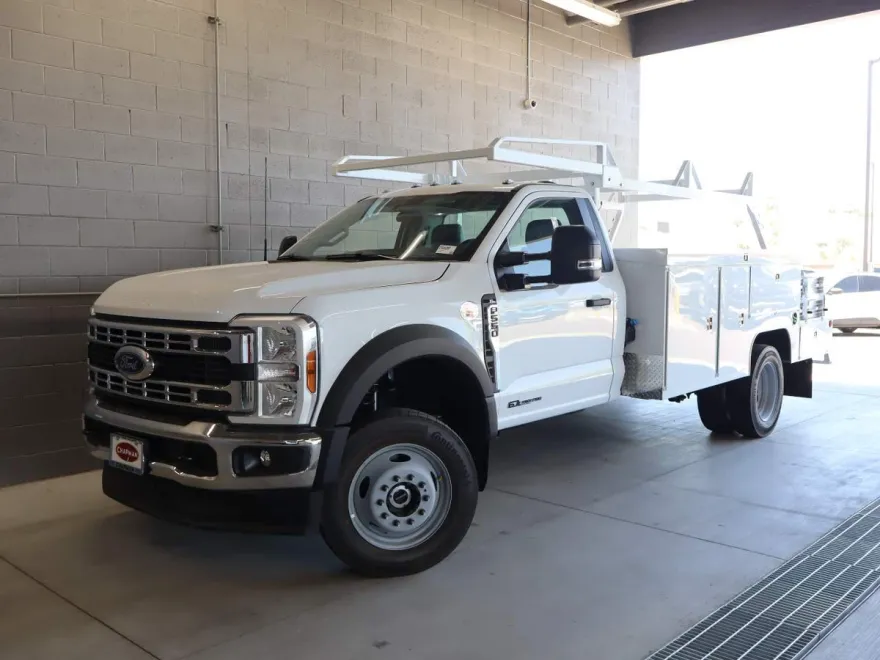 2025 Ford F-550 photo 1