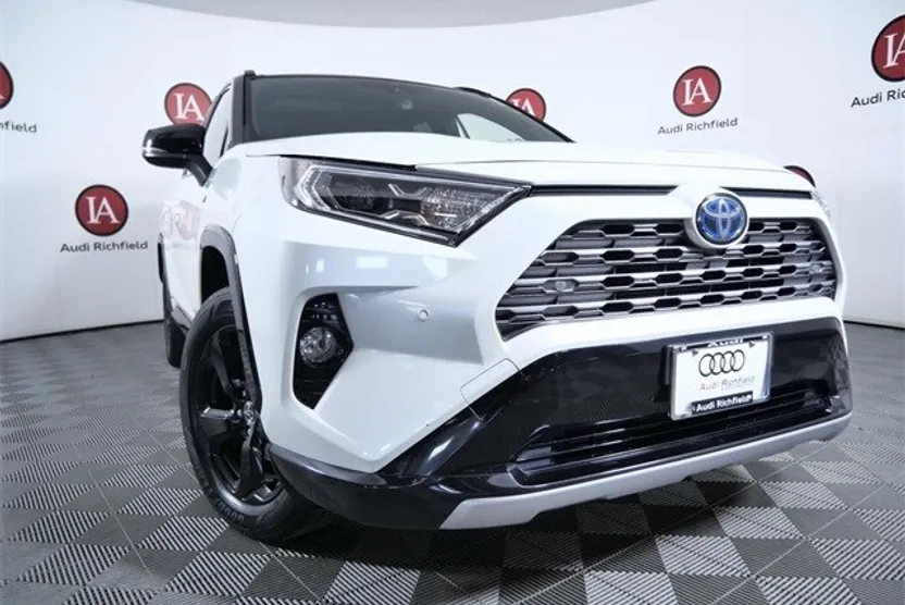 2019 Toyota RAV4 Hybrid XSE photo 1