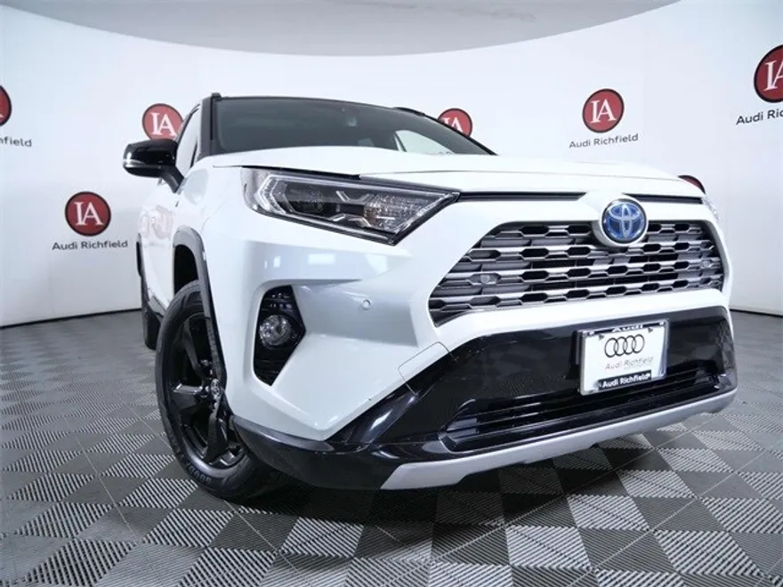 2019 Toyota RAV4 Hybrid XSE photo 1