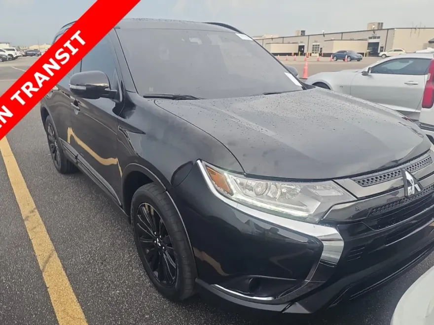2020 Mitsubishi Outlander SE photo 1