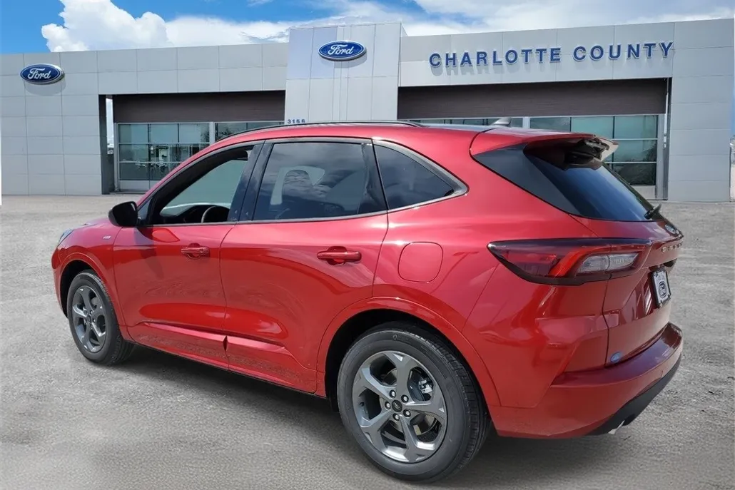2024 Ford Escape ST-Line photo 1