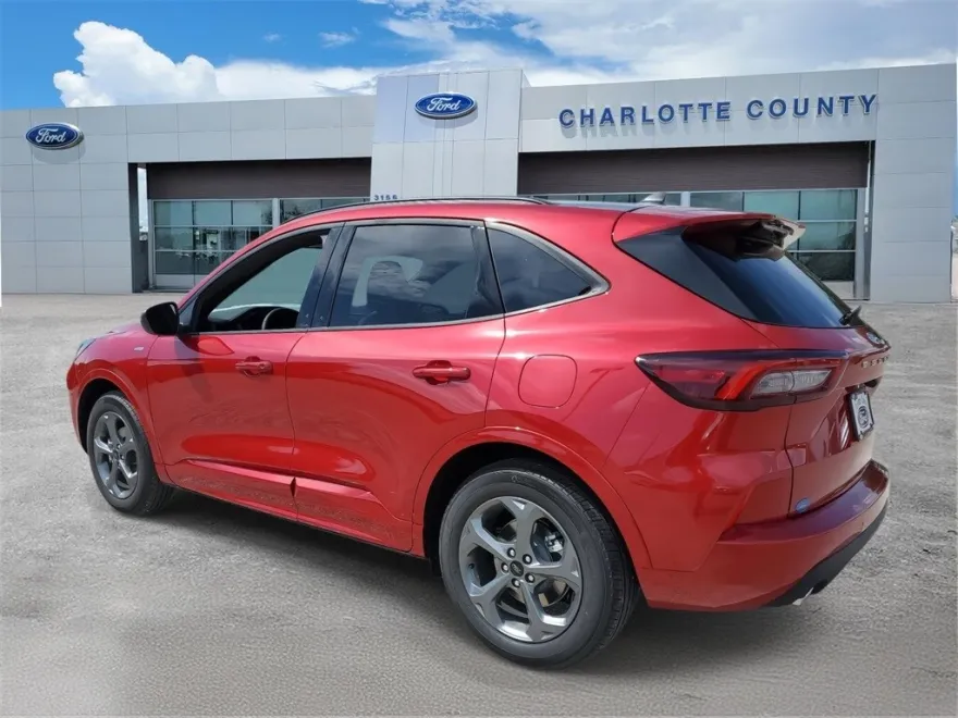 2024 Ford Escape ST-Line photo 1