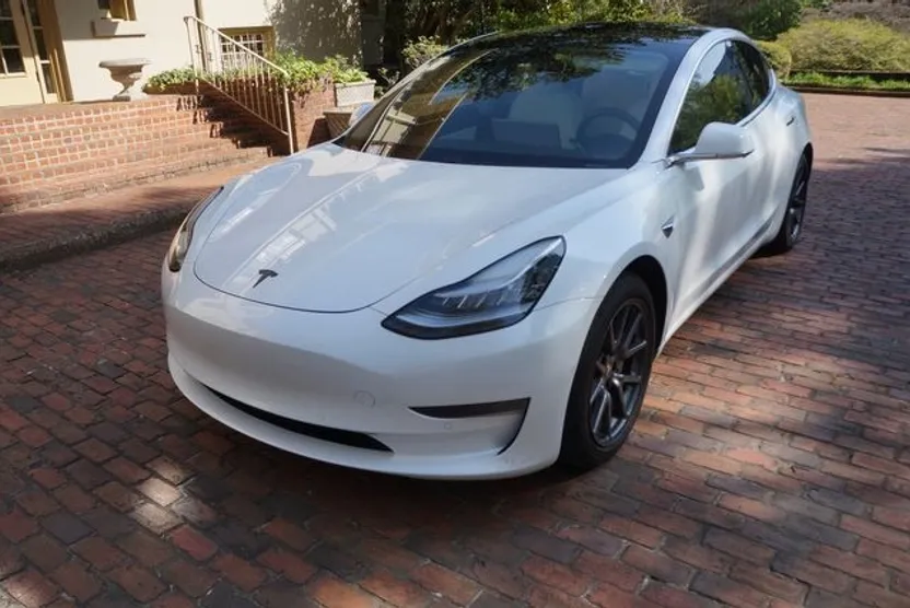 2020 Tesla Model 3 Standard Range Plus photo 1