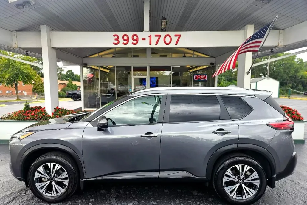 2022 Nissan Rogue SV photo 1
