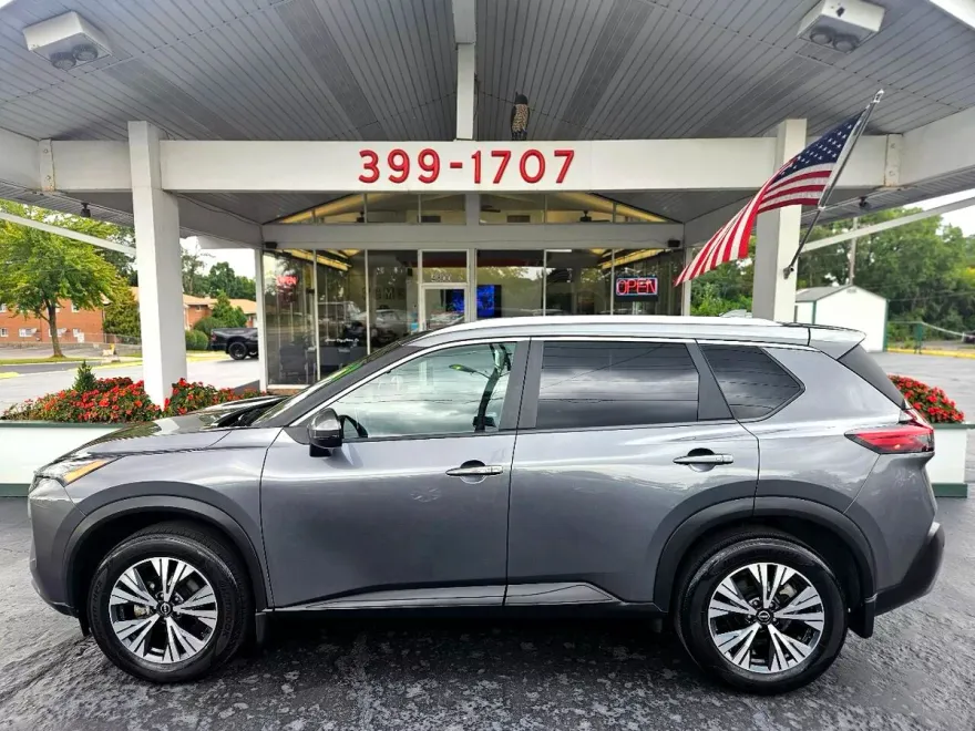 2022 Nissan Rogue SV photo 1