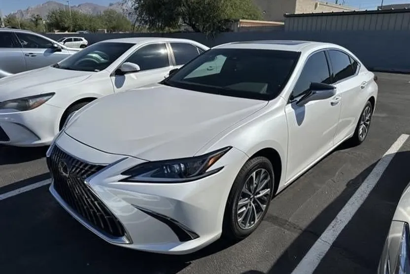 2025 Lexus ES Base photo 1