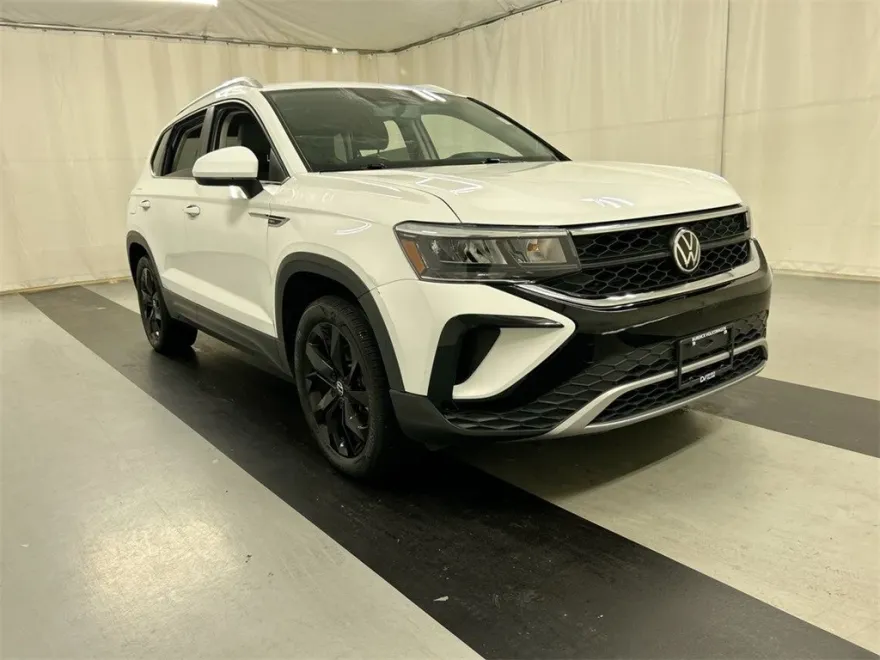 2022 Volkswagen Taos SE photo 1