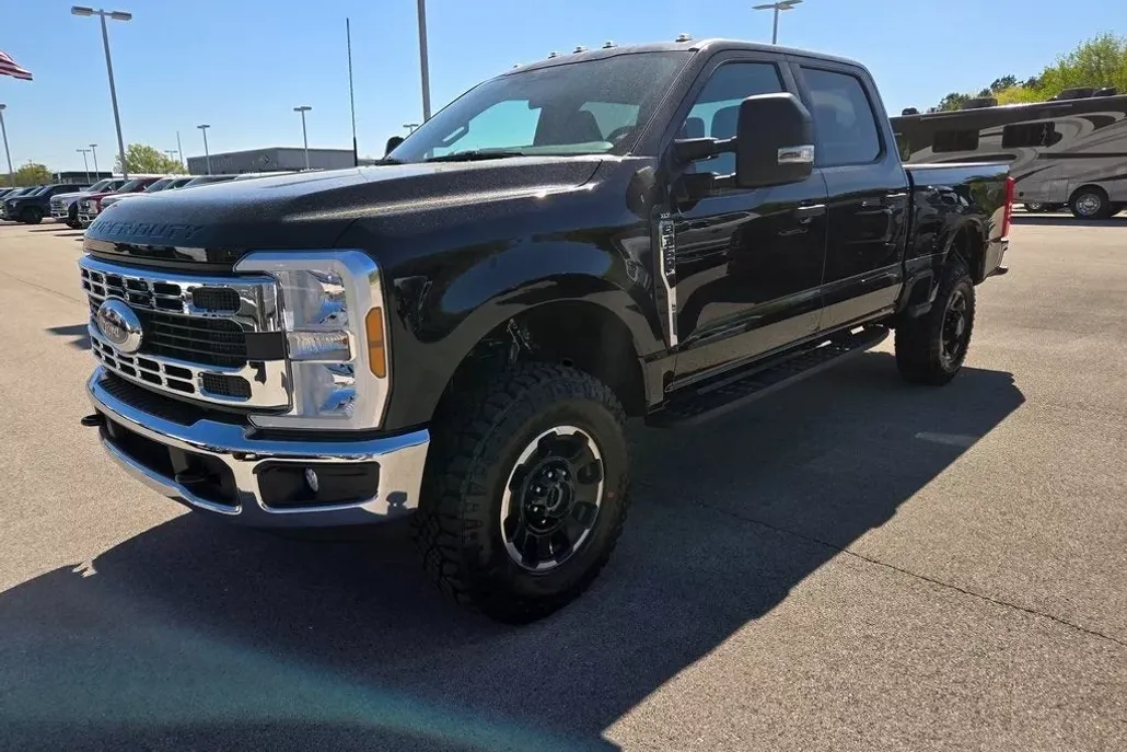 2025 Ford F-350 photo 1