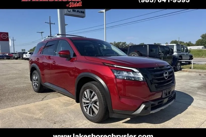 2024 Nissan Pathfinder SL photo 1