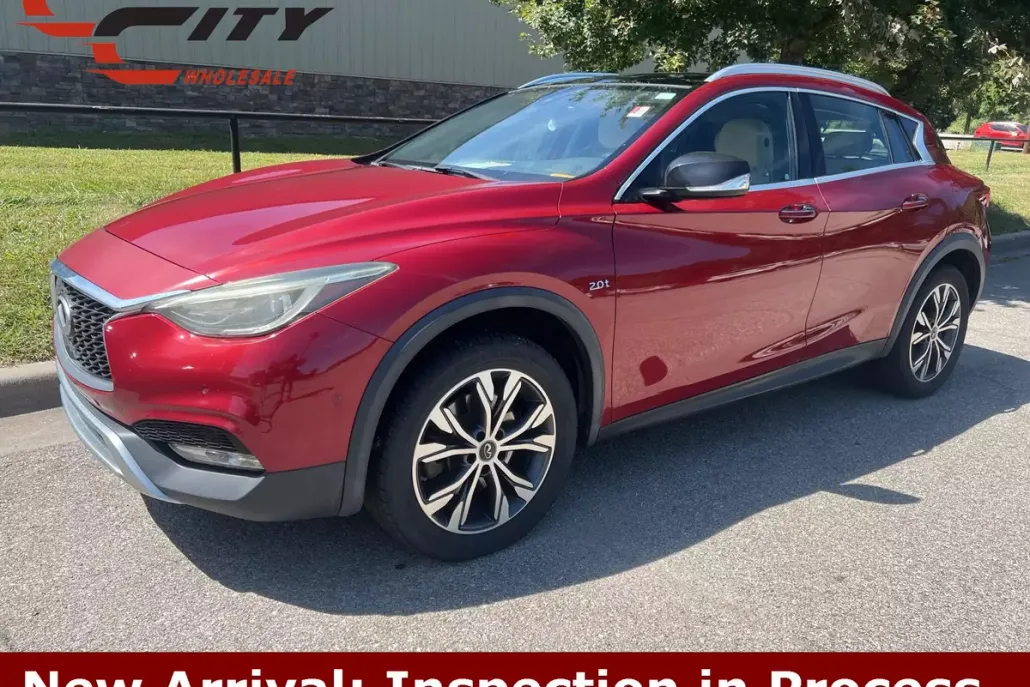 2017 Infiniti QX30 Premium photo 1