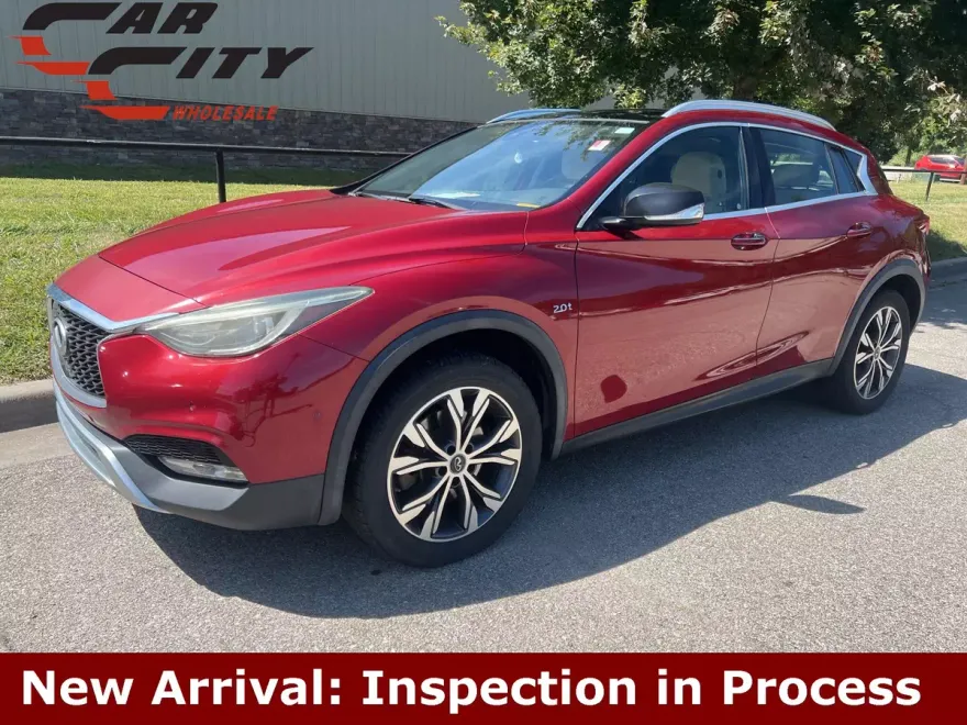 2017 Infiniti QX30 Premium photo 1
