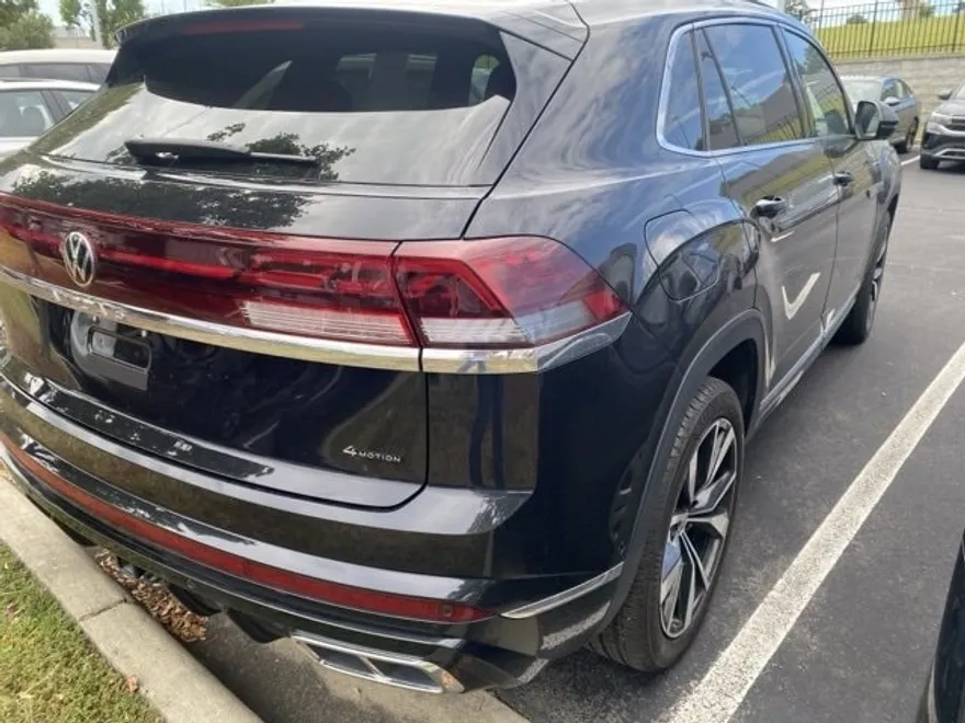 2024 Volkswagen Atlas Cross Sport SEL Premium R-Line photo 1