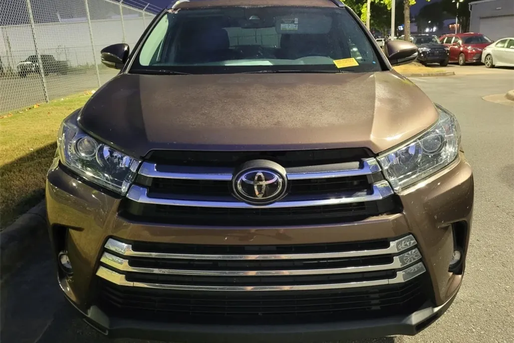 2019 Toyota Highlander Limited photo 1