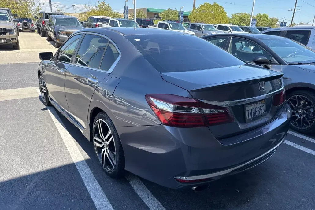 2017 Honda Accord Sport photo 1