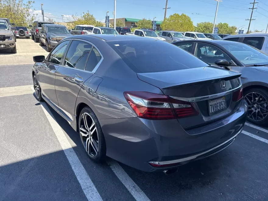 2017 Honda Accord Sport photo 1
